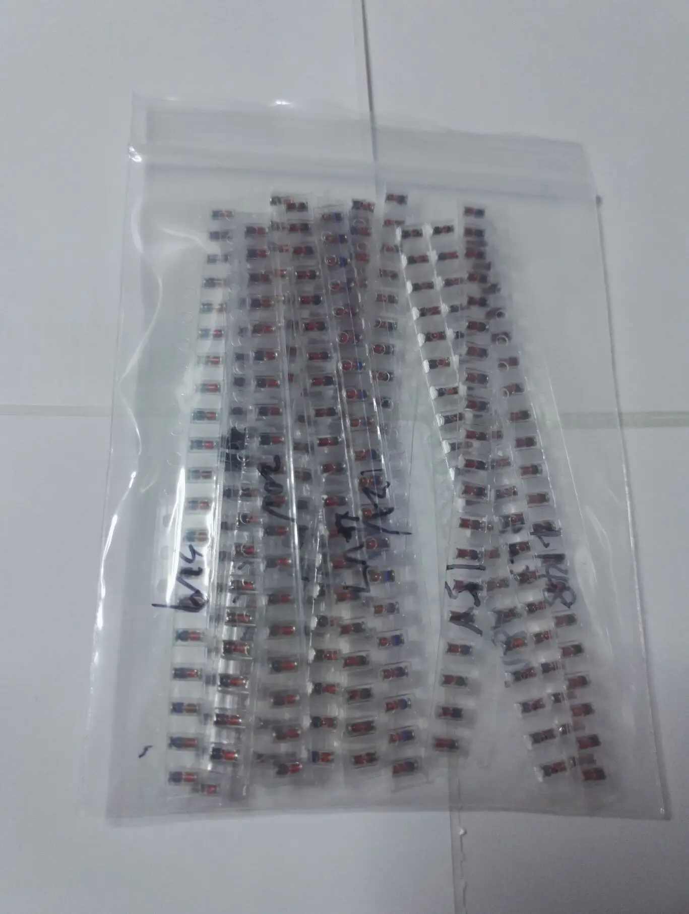 Zener Diode KIT 15kinds *20pcs=300pcs 3V To 24V LL34 SMD 1/2W 0.5W 3.3V/3.9V/ 4.7V/5.1V/7.8V/8.2V/10V/12V/15V/16V/18V/20V/1N4148