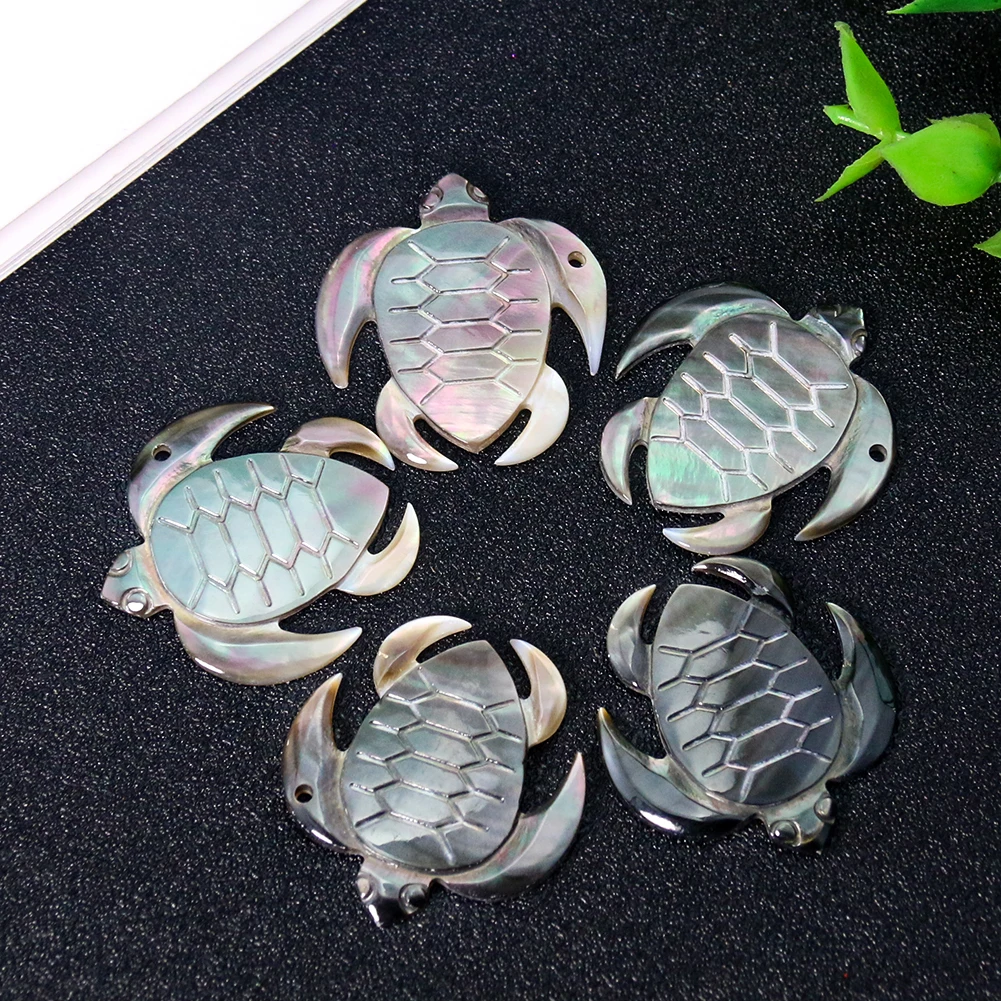 Muy Bien 2pcs Natural Black Mother of Pearl Carved Turtle Pendant Accessories Charms DIY Necklace Earrings Making Accessories