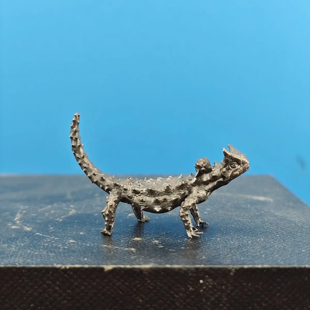 

Antique Brass Thorny Devil Lizard Statue, Mini Australian Desert Reptile Figurine Realistic Animal Sculpture Collector Art Gift