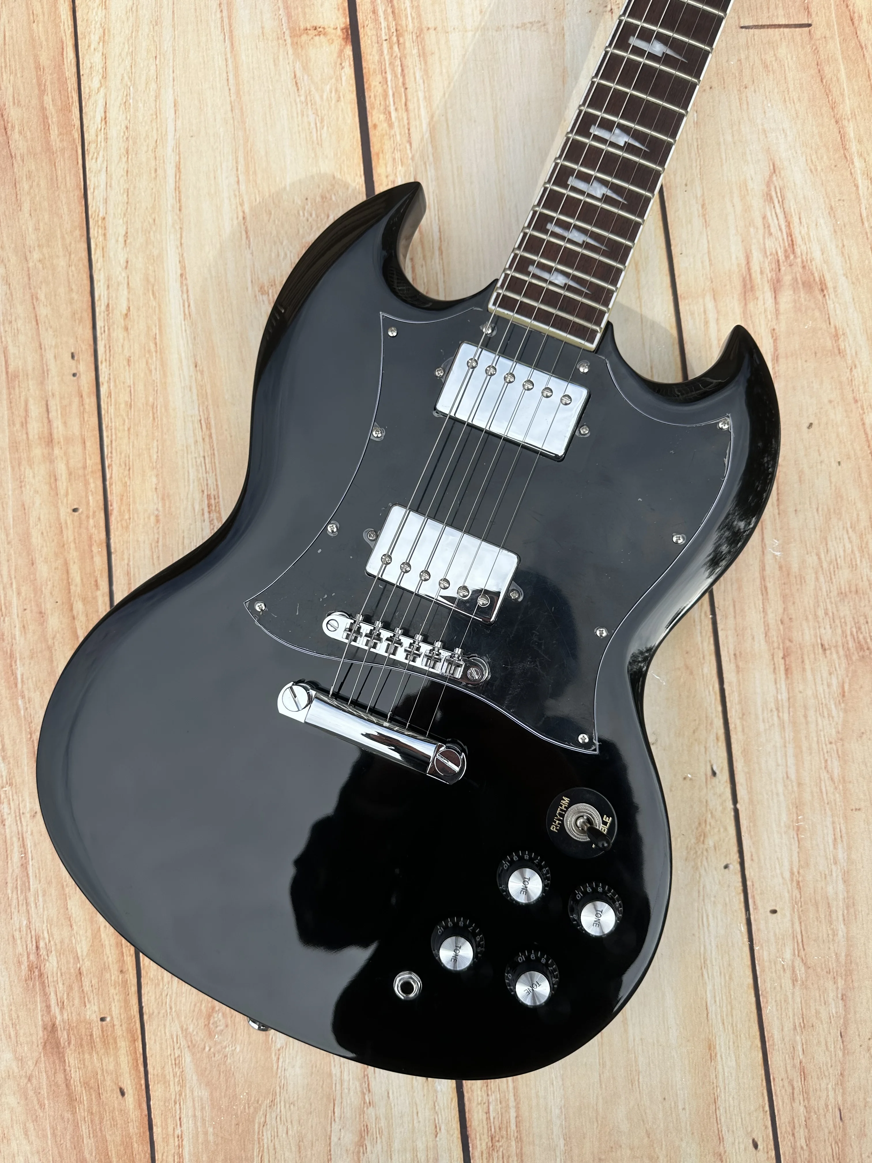 SG electric guitar, lightning inlaid fingerboard, black bright light, gold accessories and tuner, quick shipping