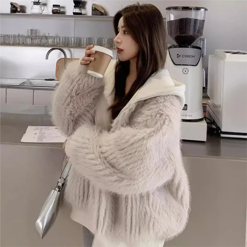 

Mid-length hooded fur and artificial wool thickened warm coat