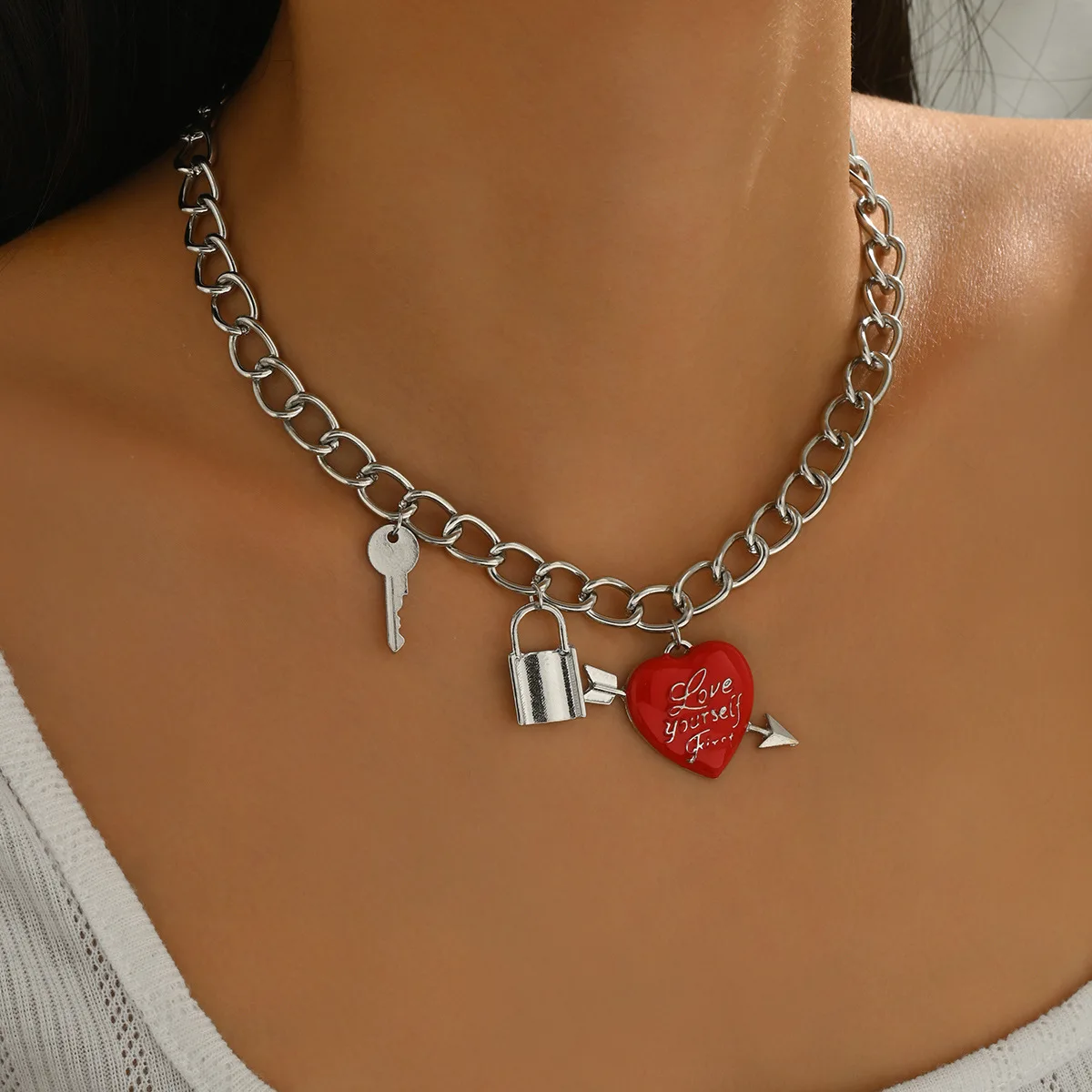 

Punk love necklace sweet cool wind key chain thick chain peach heart pendant collarbone chain female
