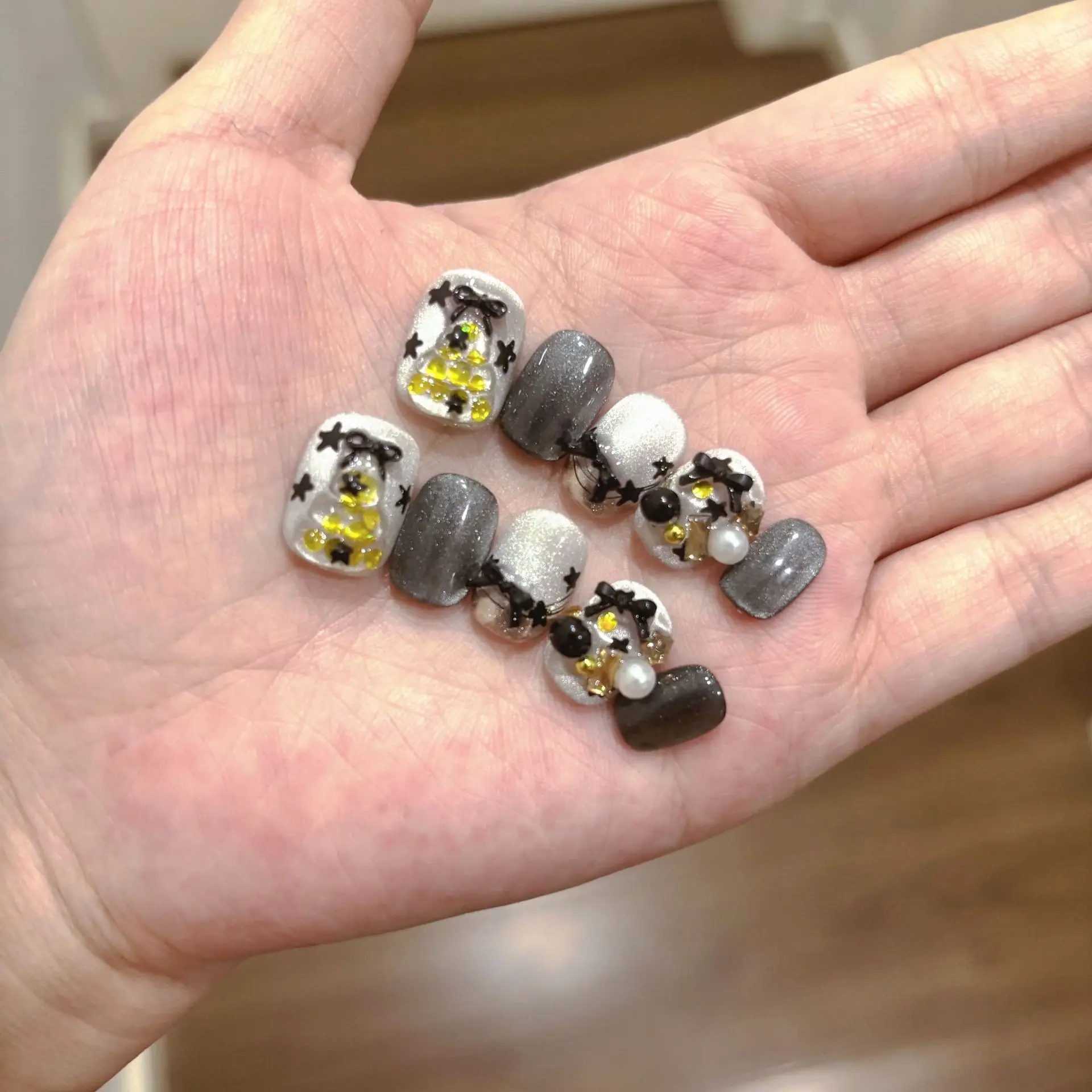 10개입 수제 프레스온 네일 크리스마스 만화 블랙 캣 아이 펄 가짜 손톱 여성&소녀용 짧은 타원형 탈부착 가능한 착용 가능한 손톱