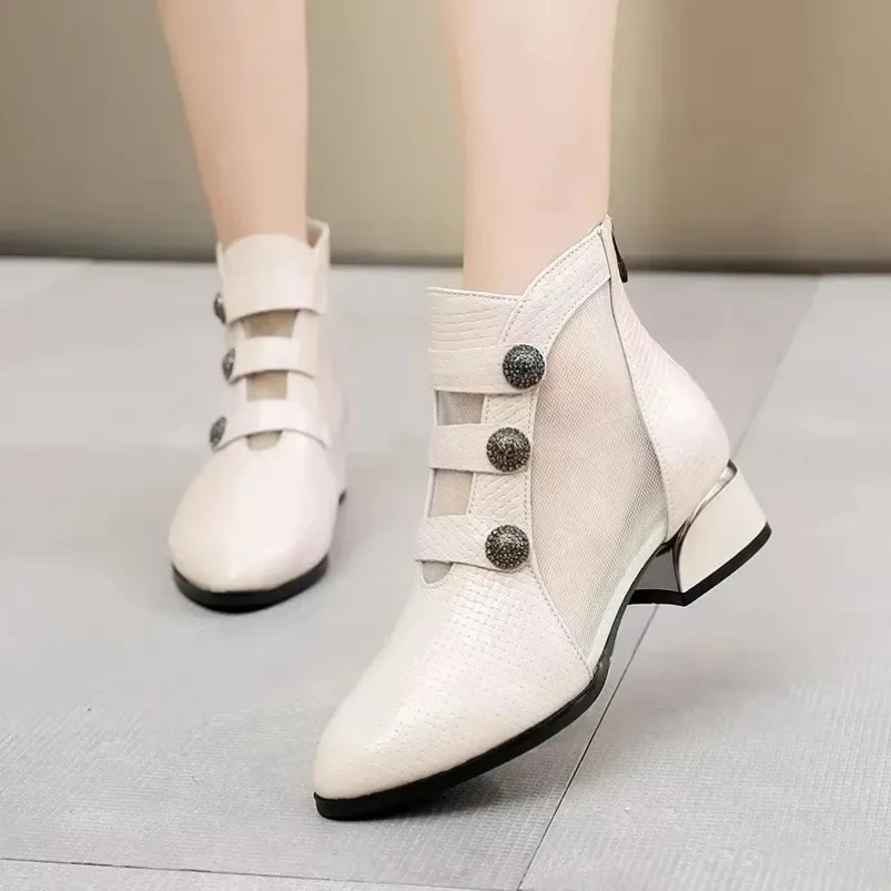 

2025 Высокие женские сандалии с открытой сеткой, летние женские ботинки на среднем каблуке, пикантные женские черные ботильоны на остром толстом каблуке