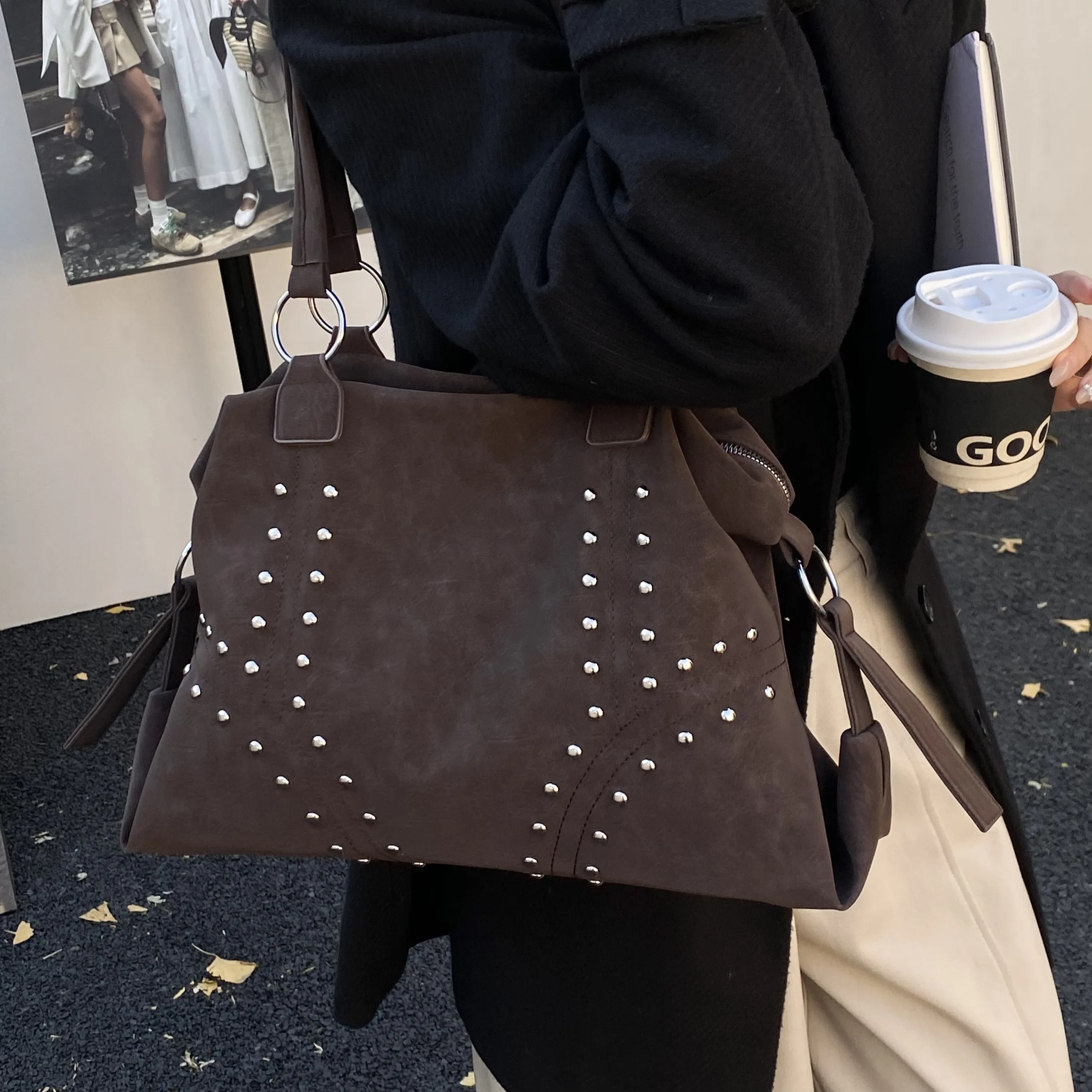 

Ladies Rivet Design Shoulder Bag Large Capacity Commuter Underarm Bag Soft Suede Material Motorcycle Totes Bag Women Armpit bag