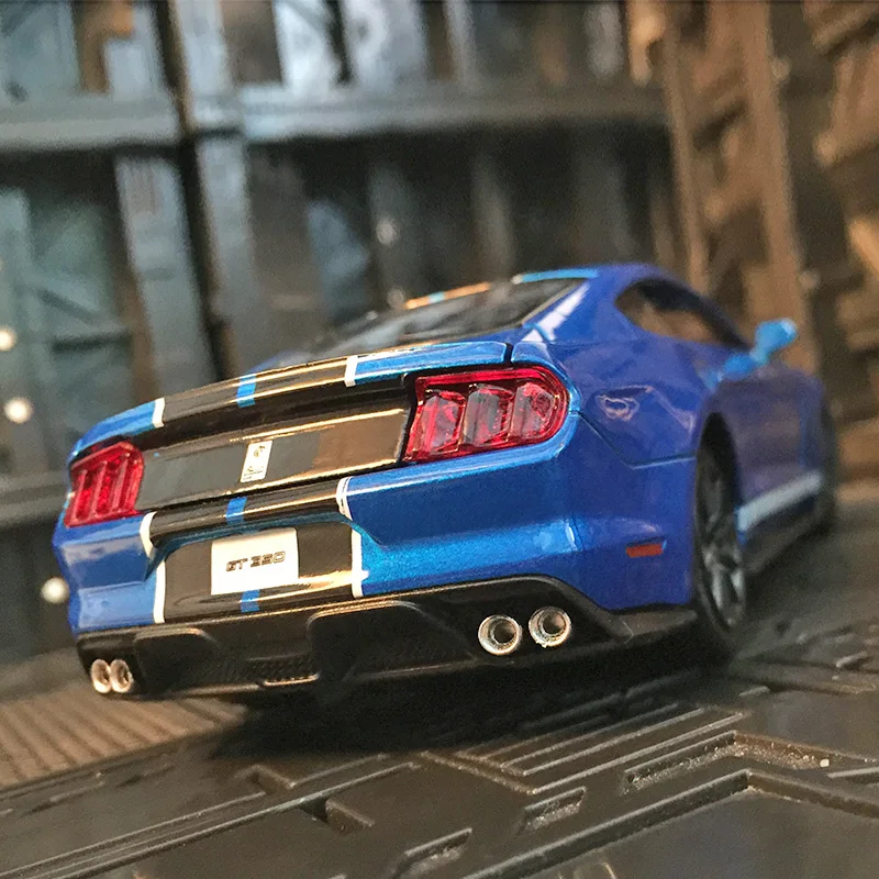 Coche Ford Mustang Shelby GT350, modelo de juguete de alta simulación, supercoche de aleación, juguetes para niños con 4 puertas abiertas, 1/32