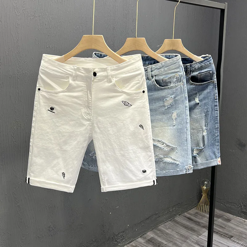 

Trendy White Embroidered Jeans orts for Men Faionable Youthful Five-Quarter Length Casual Comfortable Straight Leg Fit
