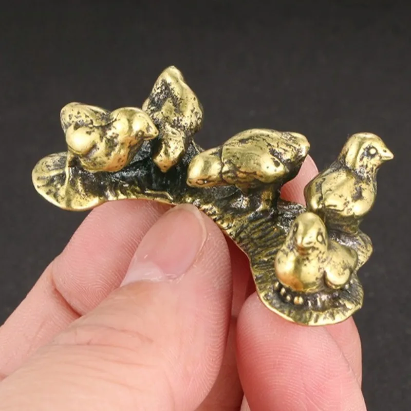 New Creative Chicken Eating Rice Brass Ornaments Rural Animal Handicrafts Retro Desktop Chicken Tea Pet Home Decor Wholesale