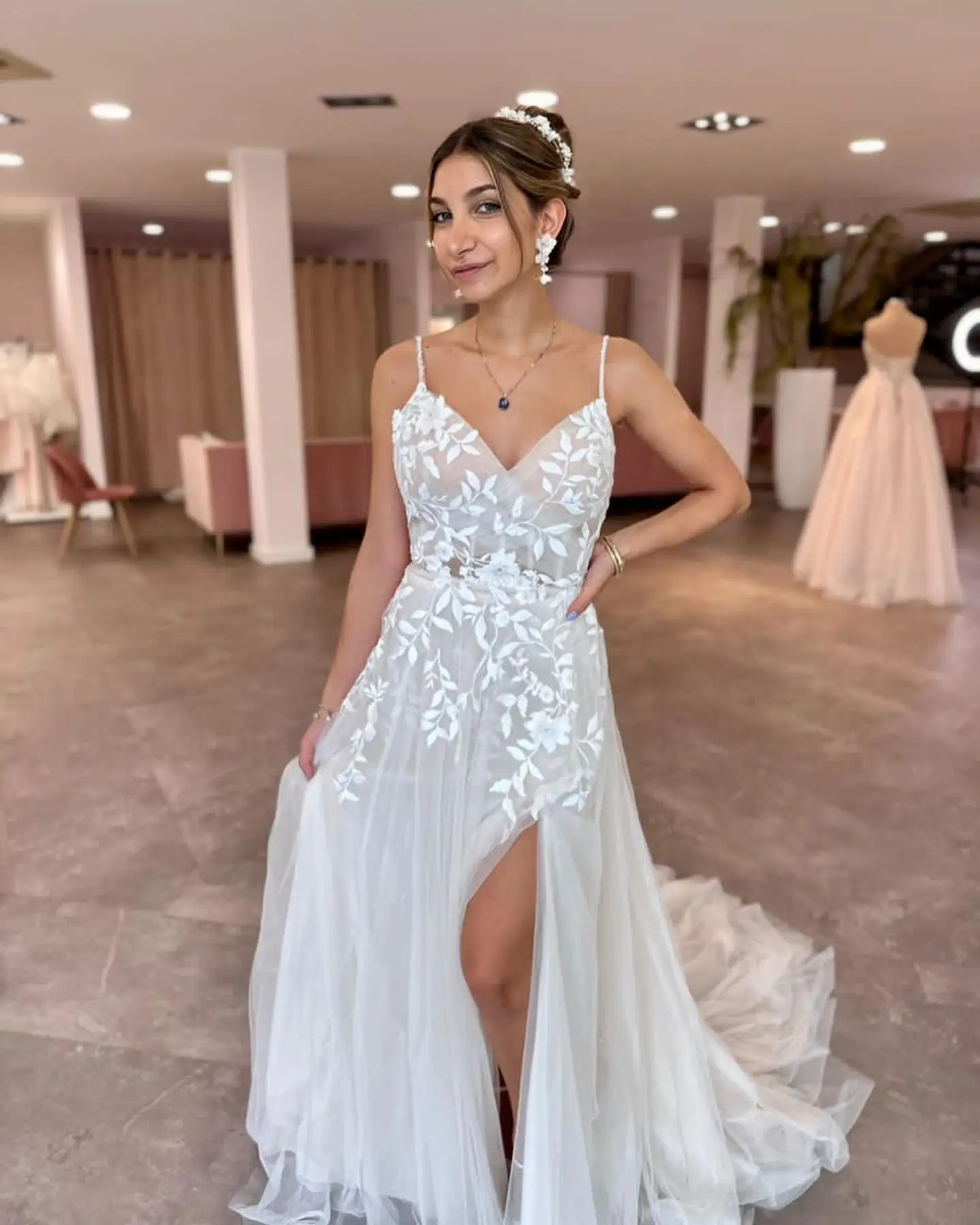 Elegante Vestido De novia De encaje con cuello en V, dos tirantes, plisado, abertura lateral, hecho a medida, 2024