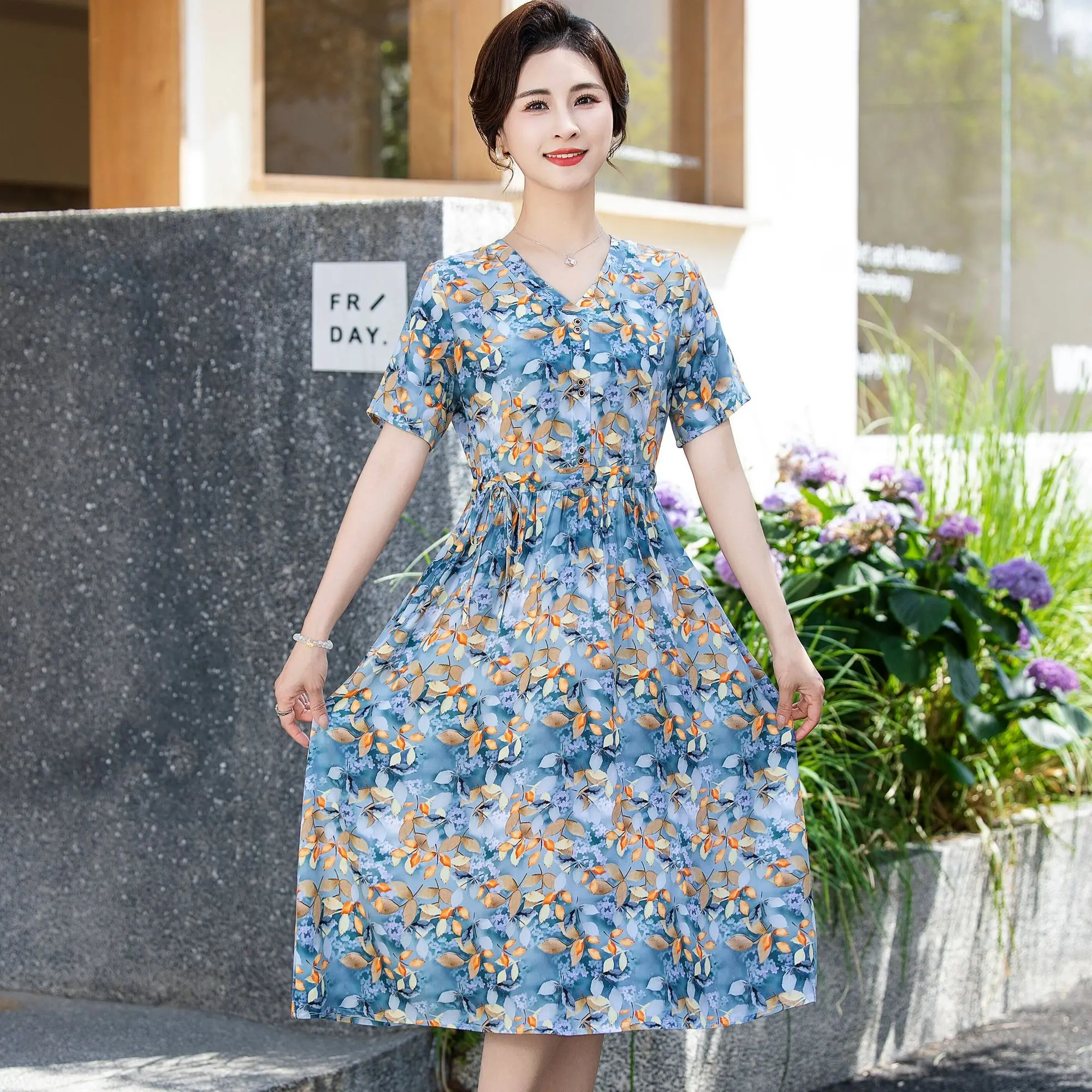 ชุดเดรสแขนสั้นลายดอกไม้ฤดูร้อนใหม่มีสไตล์และสง่างามสไตล์ความยาวปานกลางทันสมัย