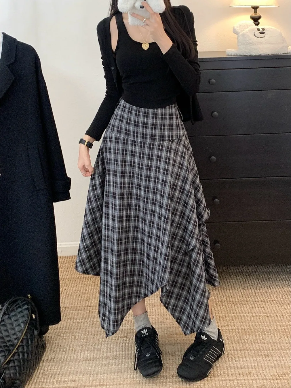 

Винтажная нерегулярная клетчатая юбка-миди с высокой талией, женская тонкая юбка трапециевидной формы Y2K в британском стиле в стиле Харадзюку, осенняя офисная универсальная юбка