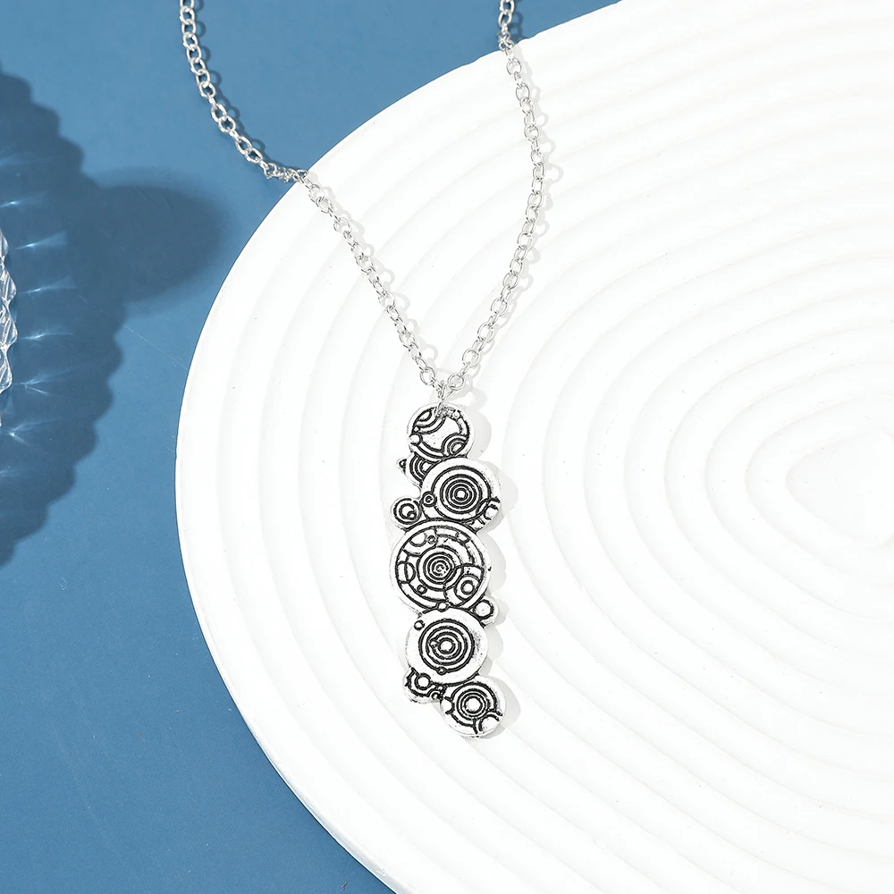 Retro Coil Pendant Necklace Simple Personality Trend Accessory for Men And Women Suitable for Holiday Party Gifts