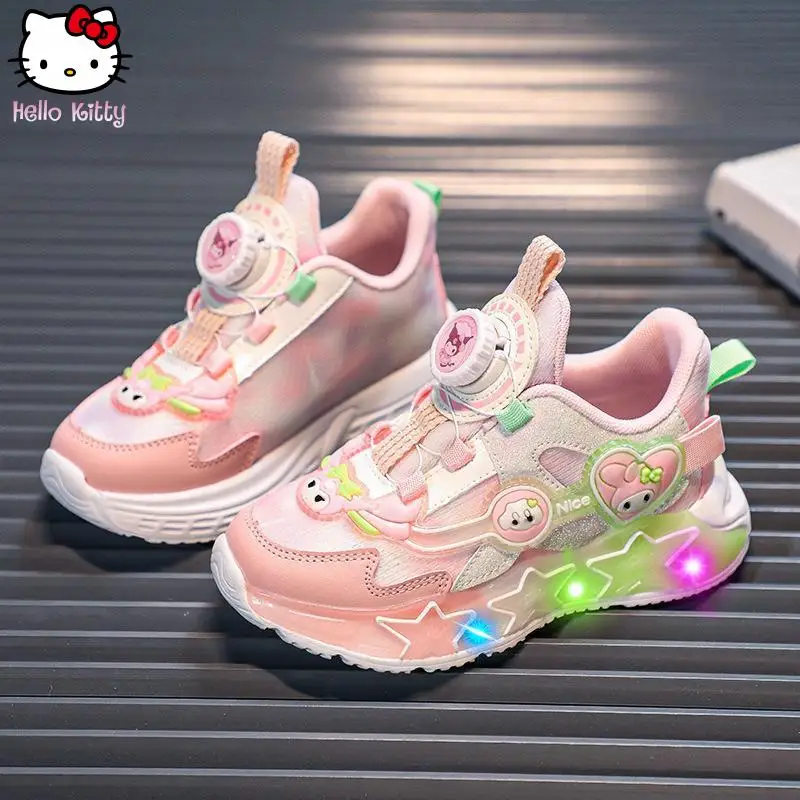 أحذية Hello Kitty الصيفية المضيئة للفتيات من Sanrio Kuromi Kids الجديدة Kawaii Anime خفيفة الوزن بأزرار دوارة أحذية الأميرة