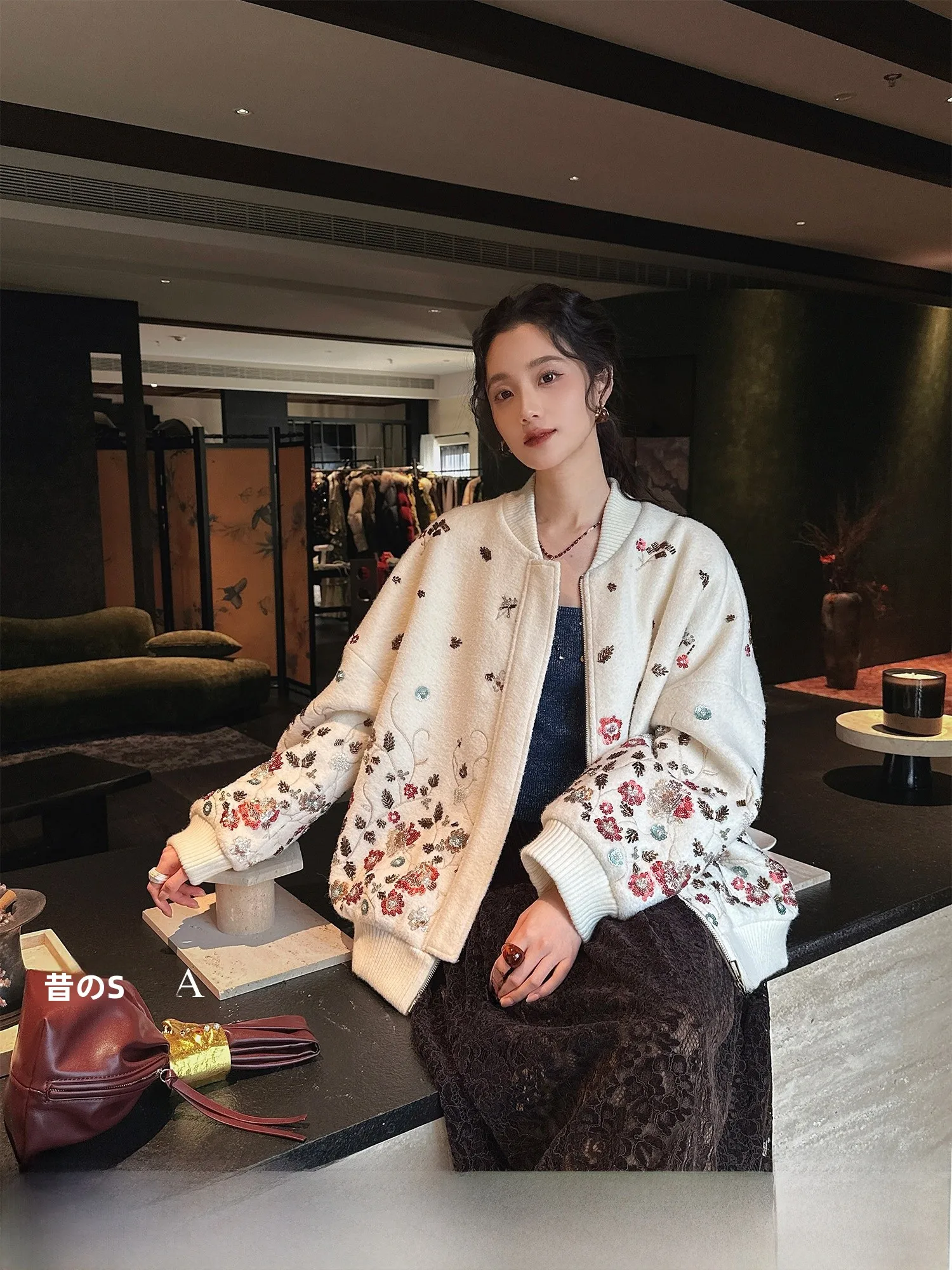 

Sanji Black Flower New Chinese Style Embroidered Woolen Cotton Baseball Jacket Women's Winter Fashion Outerwear Coat