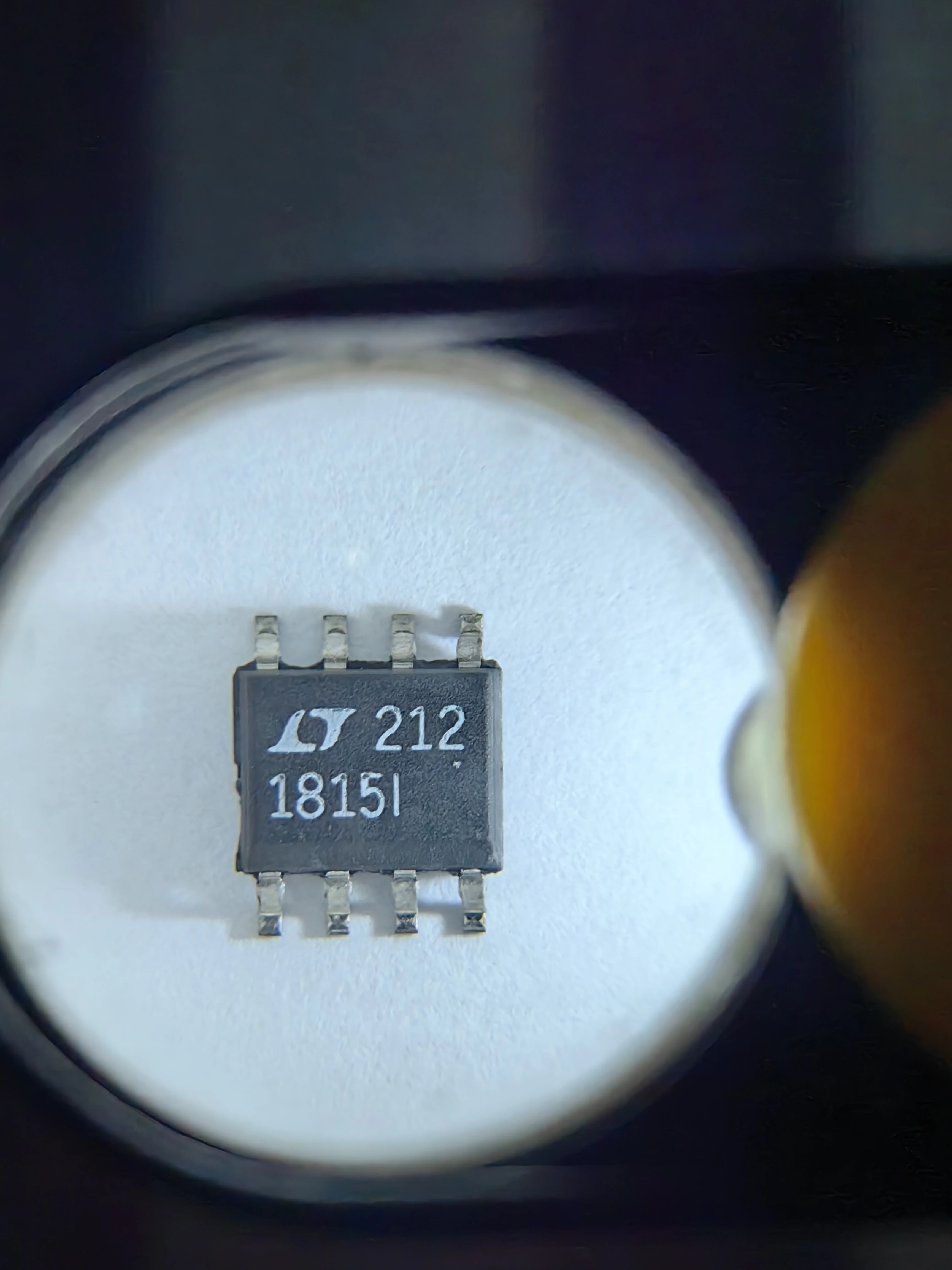 LT1815CS6 LT1815IS6 LT1815IS8 LT1815 - Amplificadores operacionales individuales de 220 MHz, 1500 V/us con corriente de suministro programable