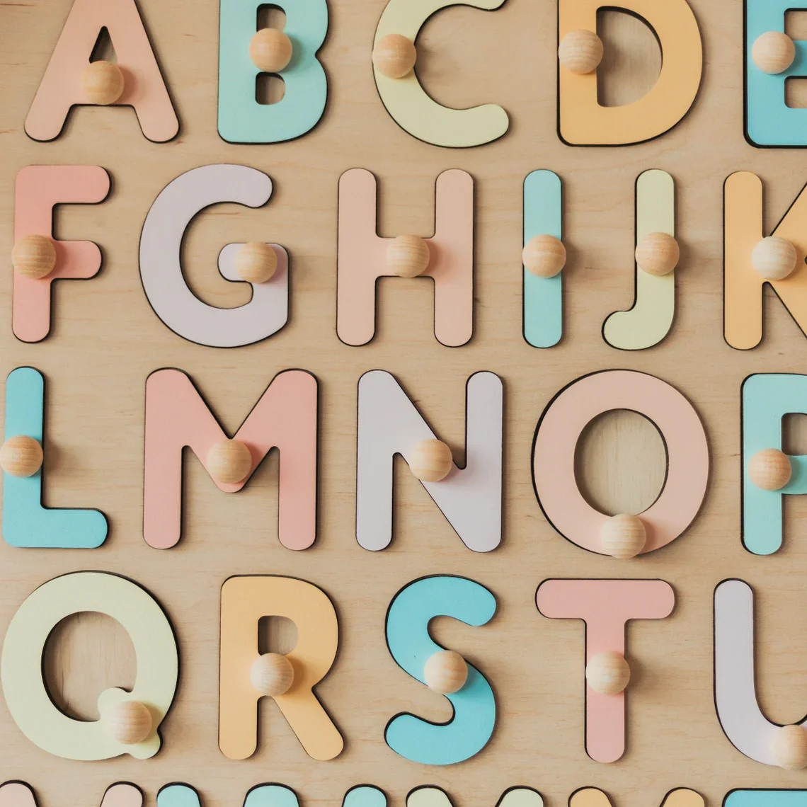 لغز الحروف الأبجدية الخشبي الباستيل لهدايا عيد الفصح للأطفال، لغز تعلم مونتيسوري، ألعاب الأطفال، هدية عيد الميلاد الأول