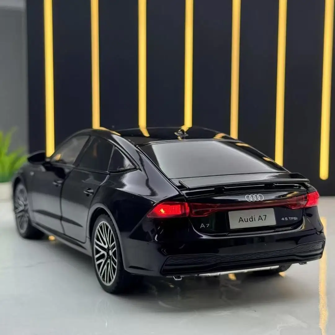 Modelo de coche de juguete Audi A7 1:24, vehículo de aleación fundido a presión, puertas con sonido y luz en miniatura, colección que se puede abrir, regalo para niño y niño