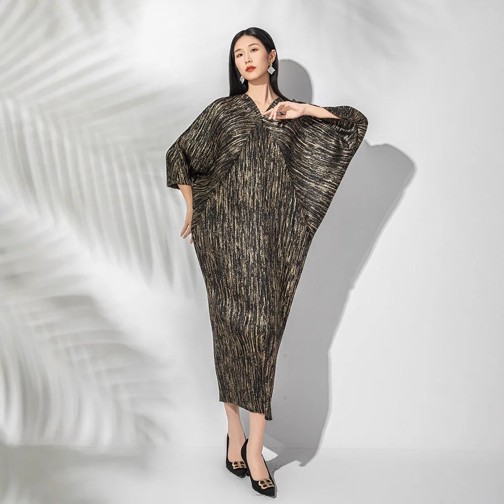 

Miyake элегантное платье с v-образным вырезом и рукавами «летучая мышь», длинная юбка в металлическом сложенном виде, элитное женское модное платье нового стиля