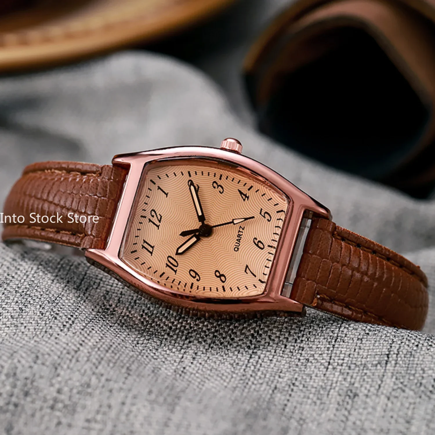 Wristwatches For Women Alloy Case High Quality Leather Strap Large Numerical Dial Waterproof Elegant Ladies Watch Gift