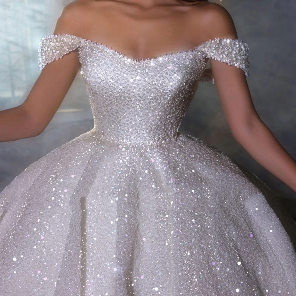 ชุดแต่งงานแบบเปิดไหล่ประดับเลื่อมทรงบอลกาวน์ยาวลากพื้นแบบมีซิป ปี 2025 สไตล์เซ็กซี่หวานซึ้ง