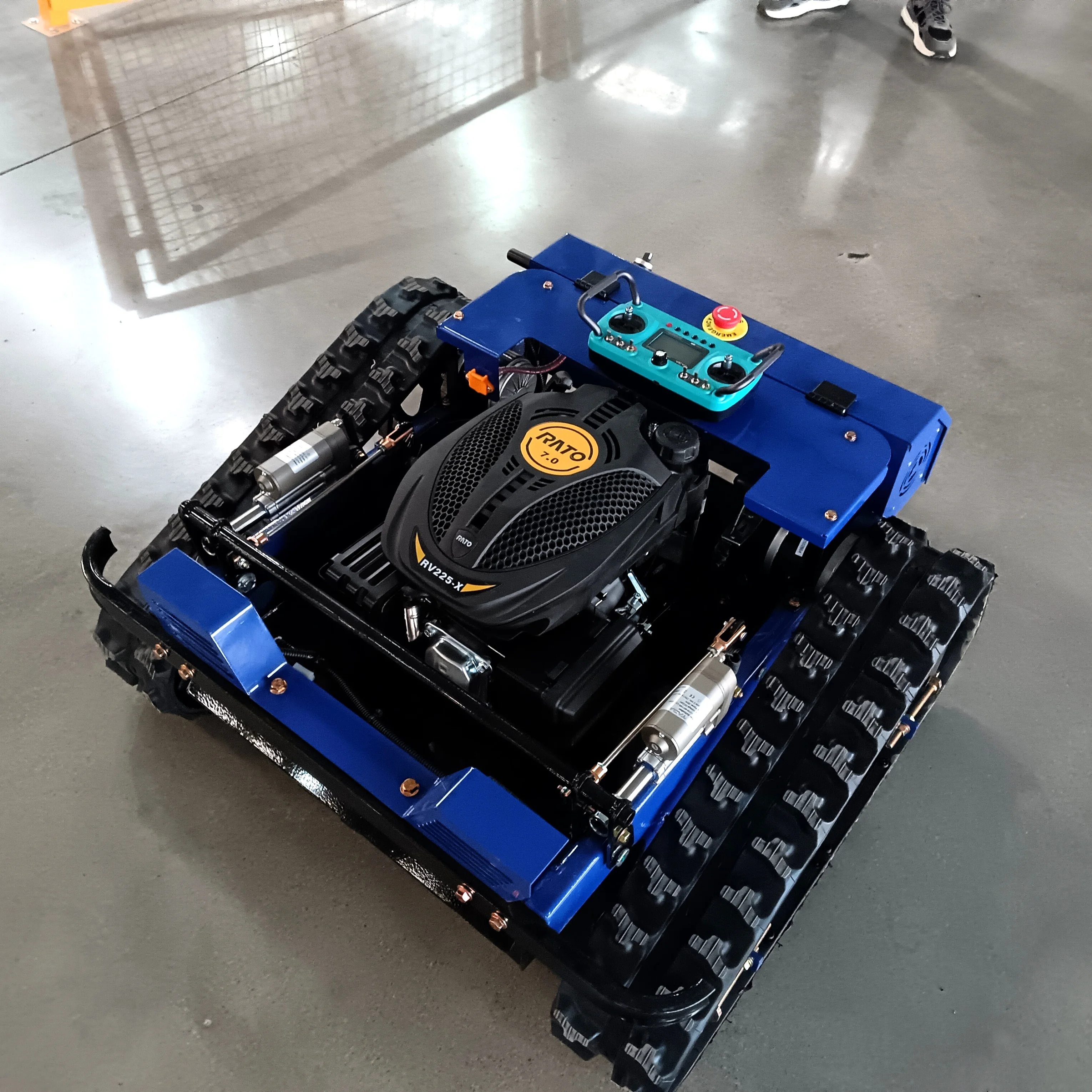 ZL2Chinese factory automatic lawn mower with self-propelled remote control on golf course