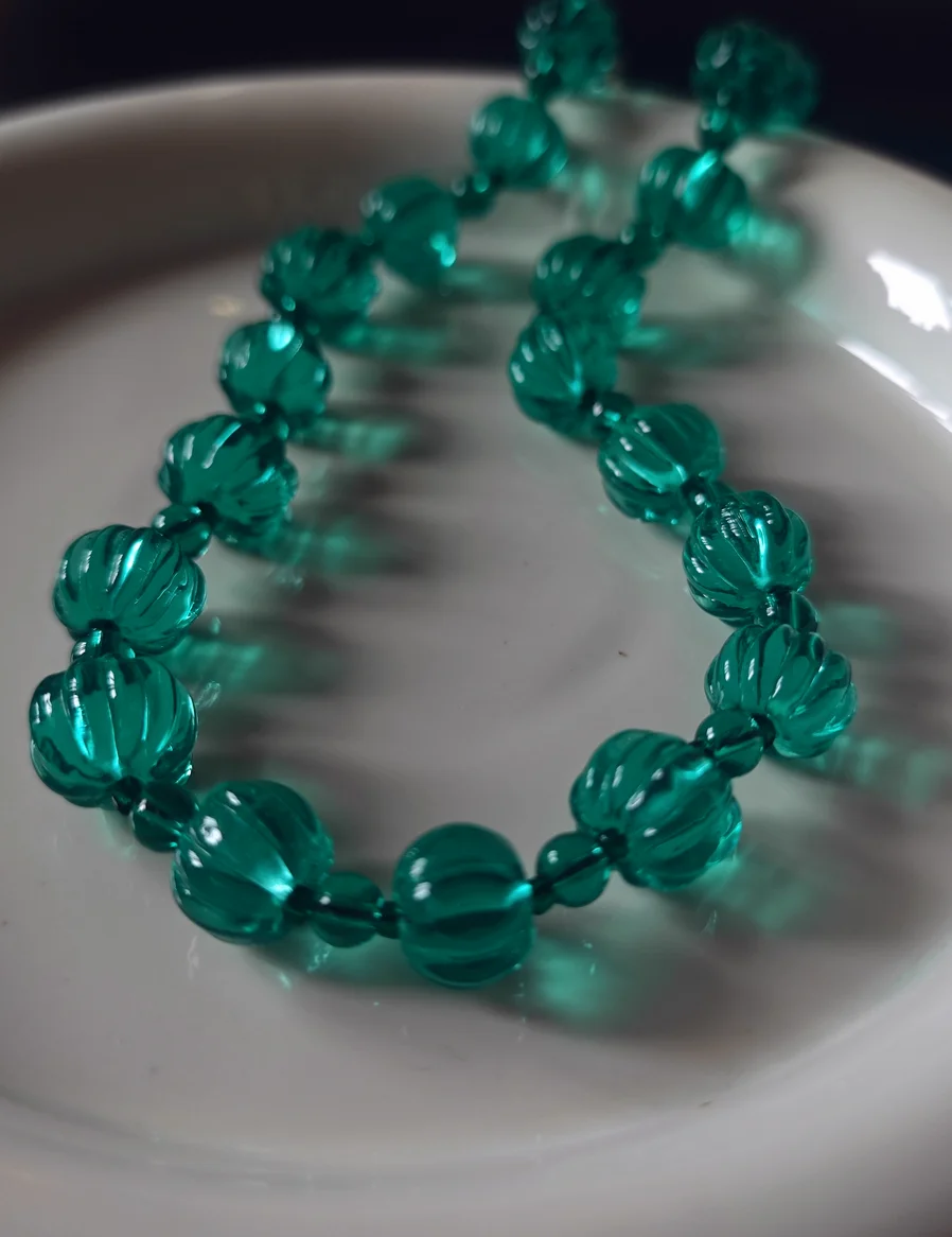 สร้อยคอลูกปัดแก้วสีฟ้าอมเขียว