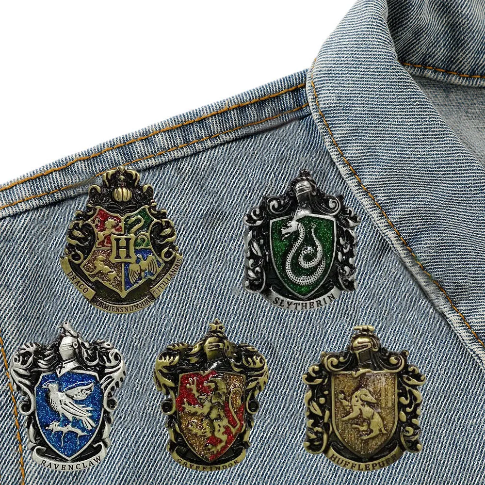 Harry Potter Pin de solapa Hogwarts Magic Academy broche de ropa Collar esmalte Pin accesorios Gryffindor Slytherin insignia regalos