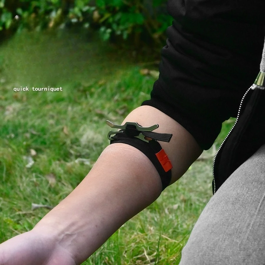 

Nylon Emergency First Aid Band One-Handed Trauma First Response Kit,Outdoor Survival Equipment with Quick Buckle
