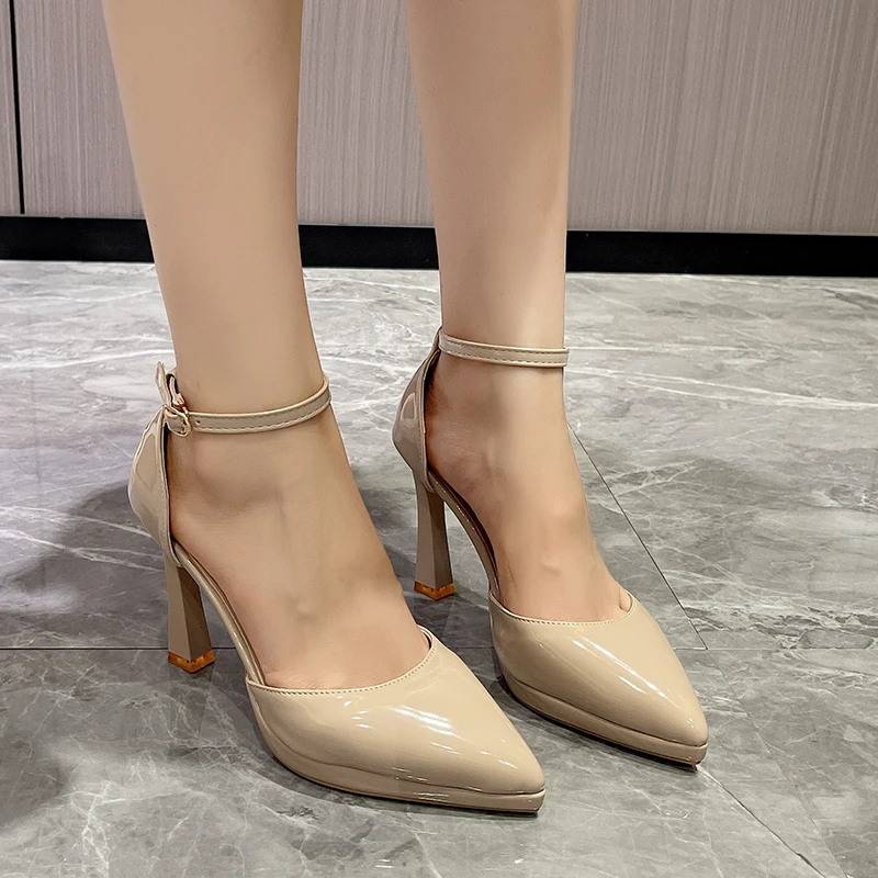 

Новые элегантные женские туфли-босоножки 2026 года с острым носком, модные, с ремешком на щиколотке, ажурные, для подиума, летние, на высоком каблуке