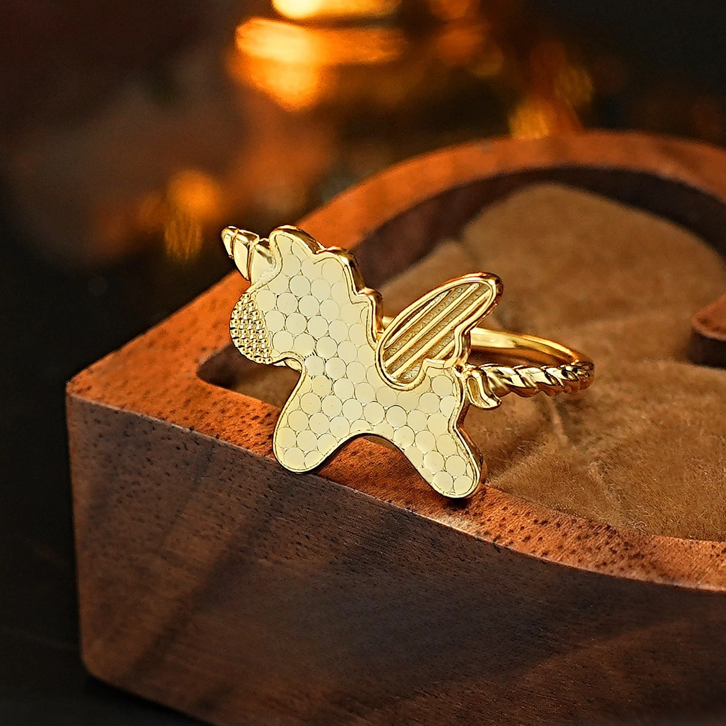 

The new S925 silver crushed ice craft unicorn ring is exquisite, compact, and versatile, suitable for women's jewelry