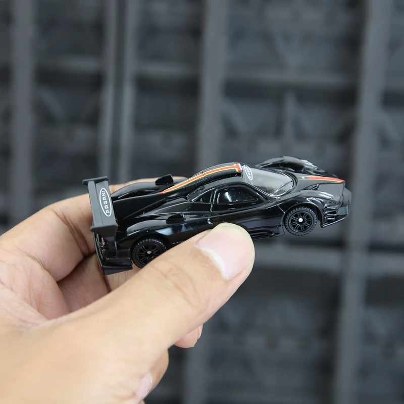 

CCA 1:64 Pagani модель автомобиля из сплава, украшение, подходящий для коллекции и можно подарить в качестве подарка друзьям на день рождения