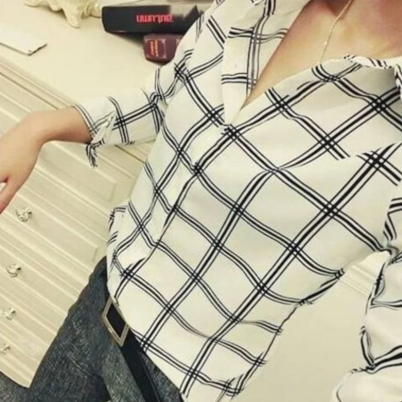 2023 Spring and Summer Fashion Polo Collar Black and White Plaid Simple Button Long Sleeve Commuter Loose Casual Women\'s Shirt