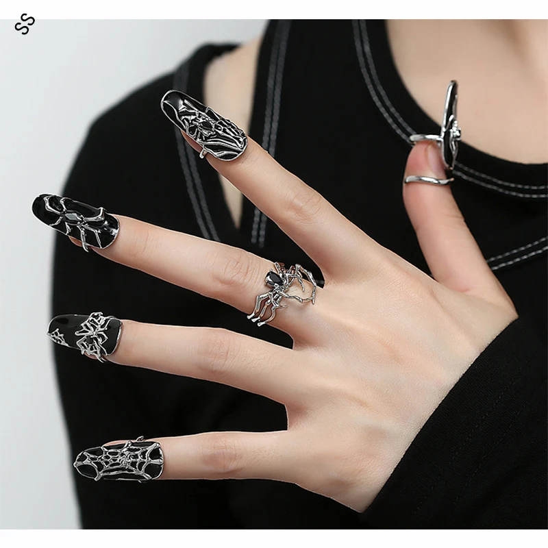 Trendy Metal Spider Ring for Women - Unique Minimalist Design, Adjustable Open Finger Fashion Accessory, Perfect for Daily Wear