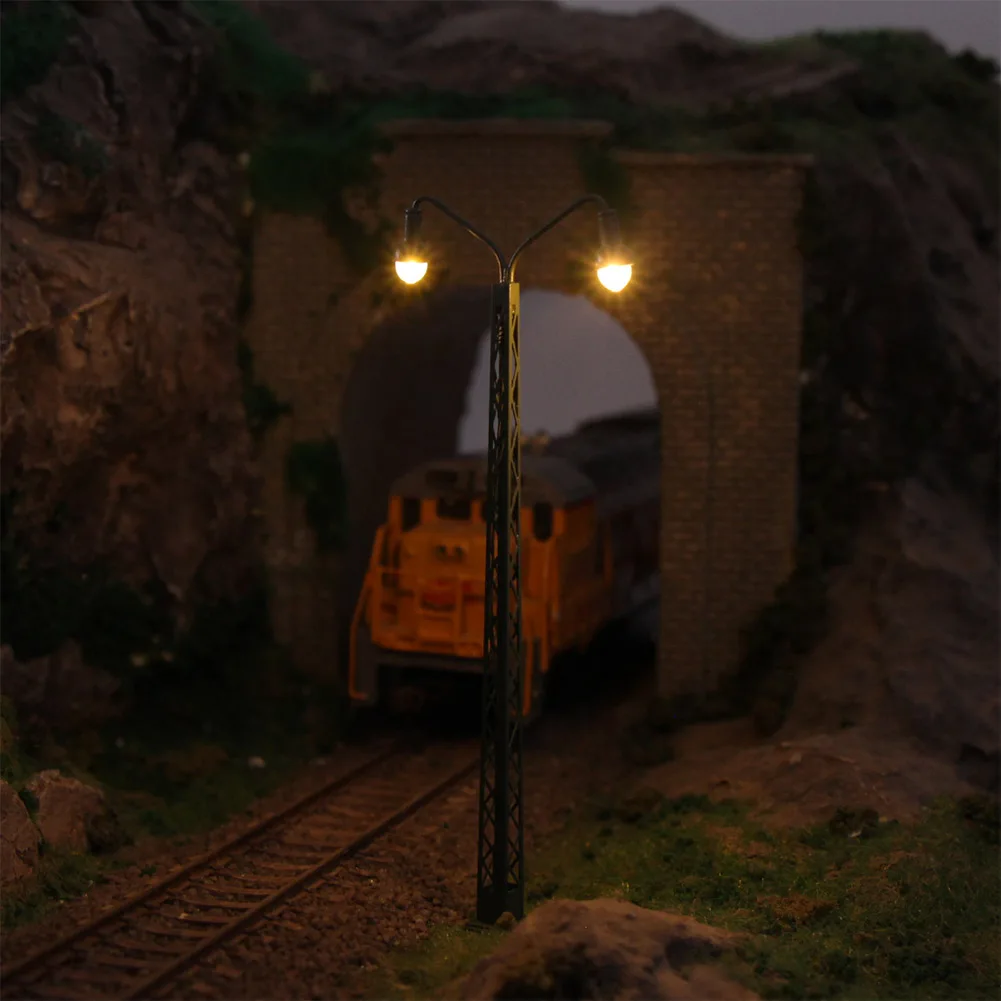 Evemodel 3pcs Model Railway Two-LEDs HO TT Scale Lattice lampada da palo luce a binario bianco caldo LQS42