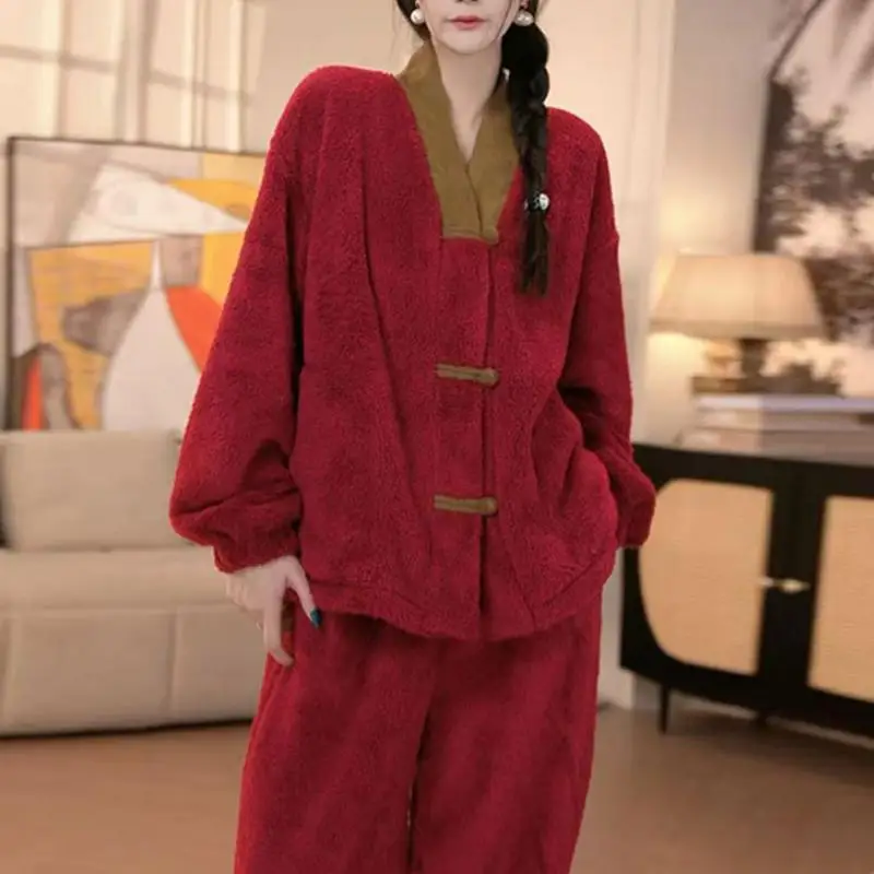 Nuevo modelo de pijamas de mujer de lana coral con forro polar grueso de invierno ropa de dormir cómoda sensación premium conjunto de pijama de algodón ropa de casa