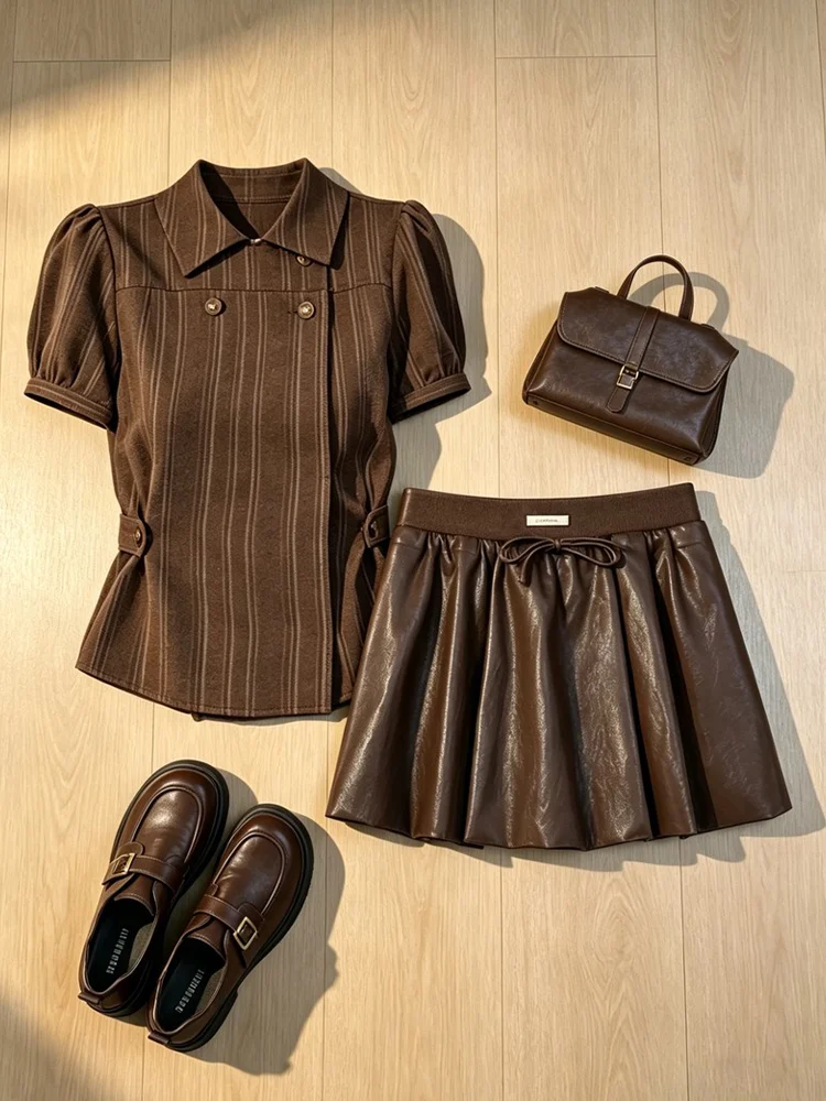 

Slimming Stripe Waist-Cinching Shirt for Women in Coffee Color Retro Light Maturity Style Short Sleeve Flip Collar Button up