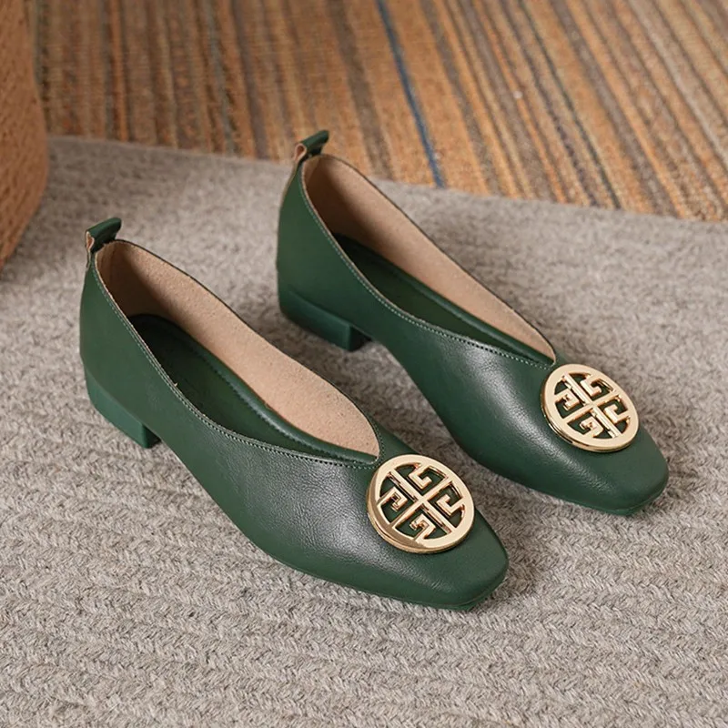 รองเท้าส้นเตี้ยทรงเหลี่ยม สีพื้น สไตล์เรโทรลำลอง รุ่นใหม่ ปี 2025 ไซส์ 33-43 ขายดี รองเท้าลำลองผู้หญิง คุณภาพเยี่ยม