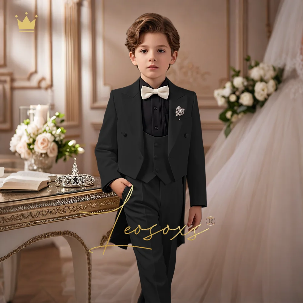 Рисунок 3 - Наряд для больших случаев для мальчиков: длинный фрак