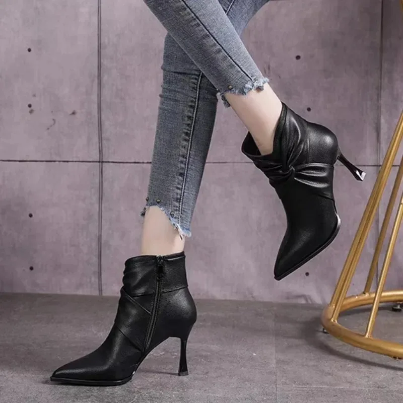 Modische Schleife weiche Lederstiefel, elegante spitze High Heels, dünne Damen absätze, Winter neue Seite Reiß verschluss kurze Stiefel 2024