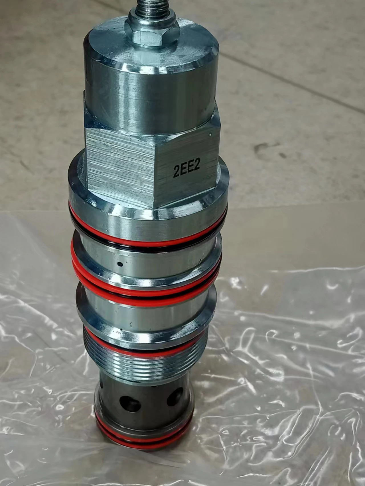 

Гидравлический клапан CWIA-LIN CWIALIN с пилотным управлением 3:1, вентилируемый, с противовесом, винтовой картриджный клапан