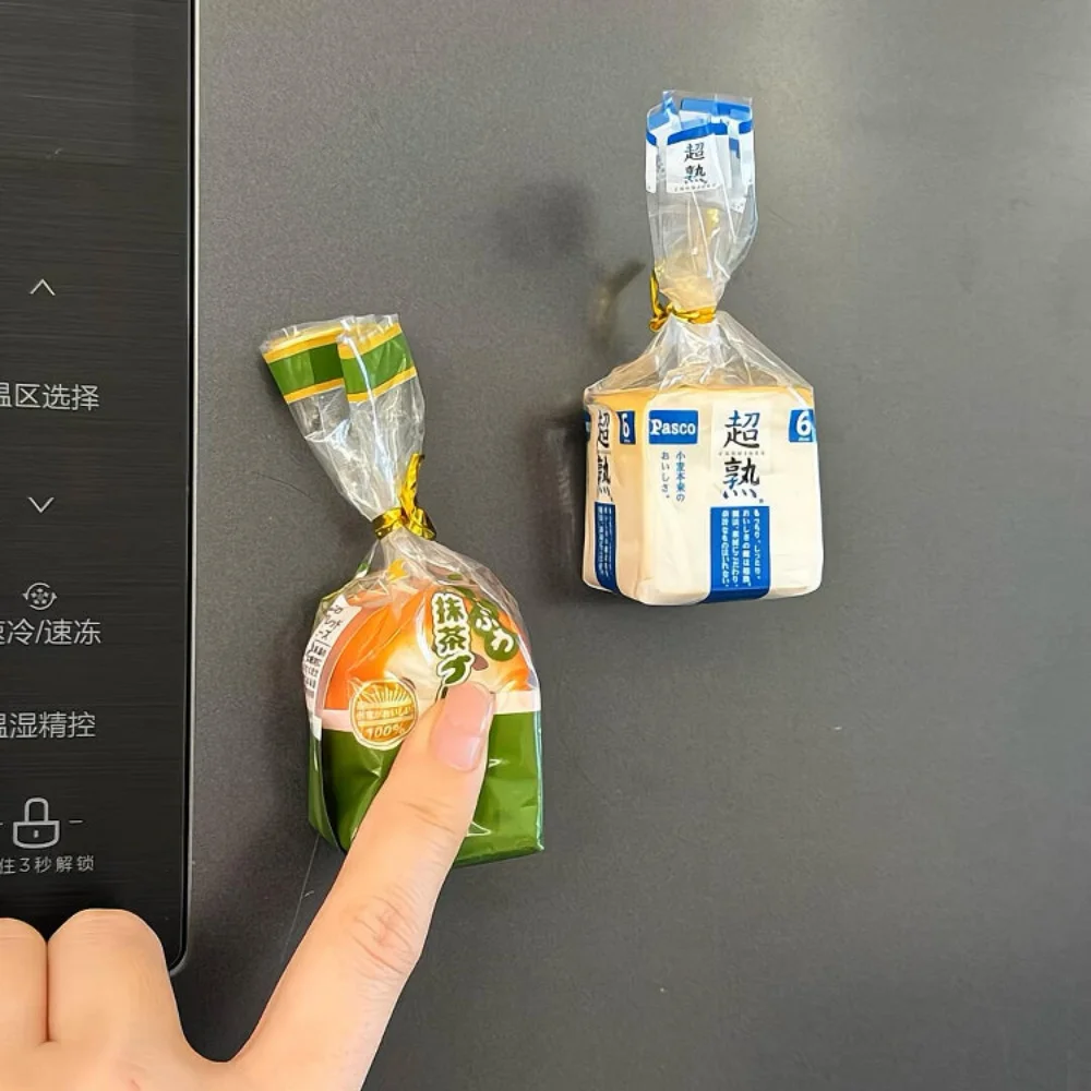 Super Miękka Naklejka na Lodówkę w Kształcie Mini Tostu, Magnetyczna, Odbijająca się, Kreatywna, 3D, PU, Antykolizyjna Ozdoba w Kształcie Jedzenia