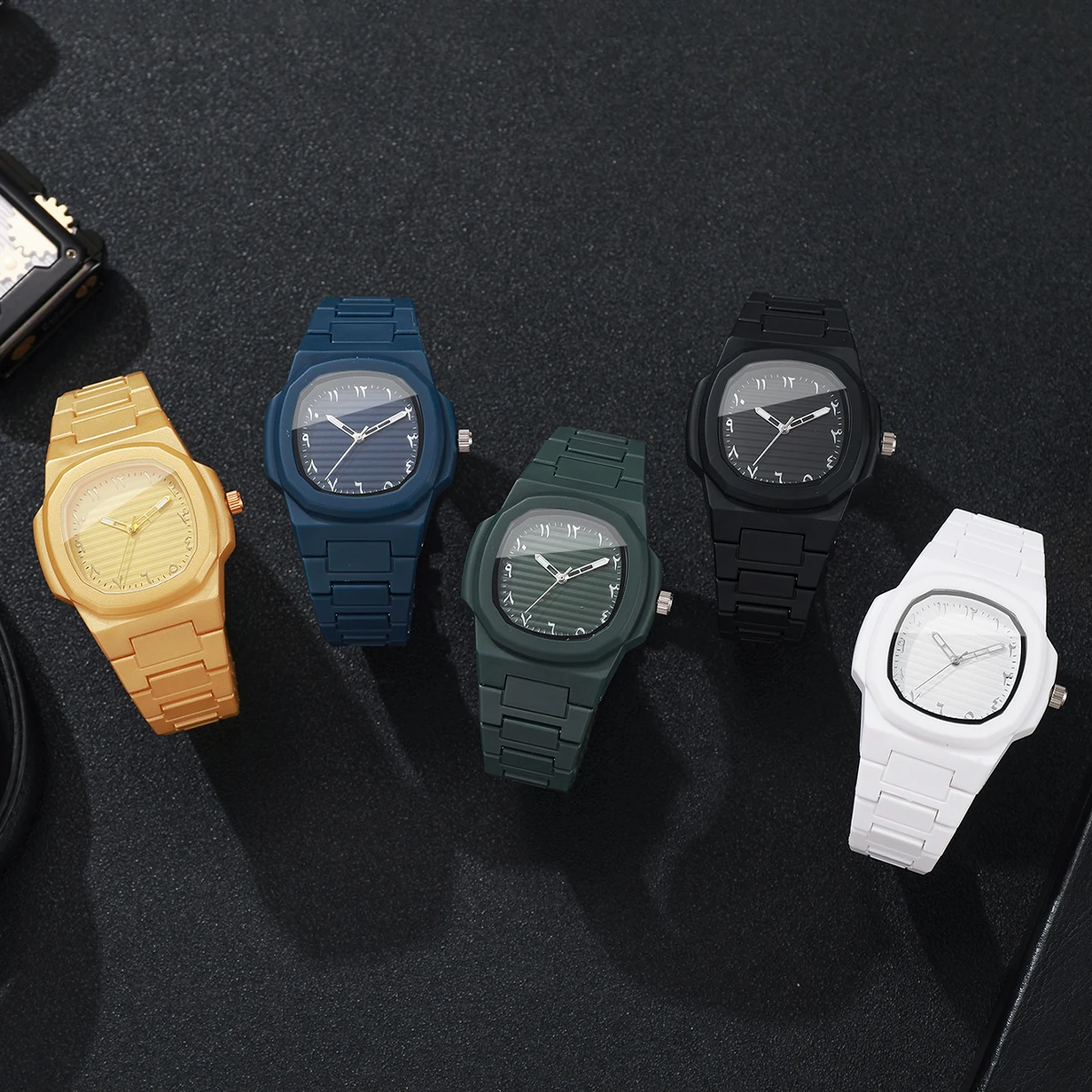 럭셔리 사각형 다이얼 남성 비즈니스 시계 캐주얼 플라스틱 밴드 스포츠 손목시계 남성용 시계(박스 없음)