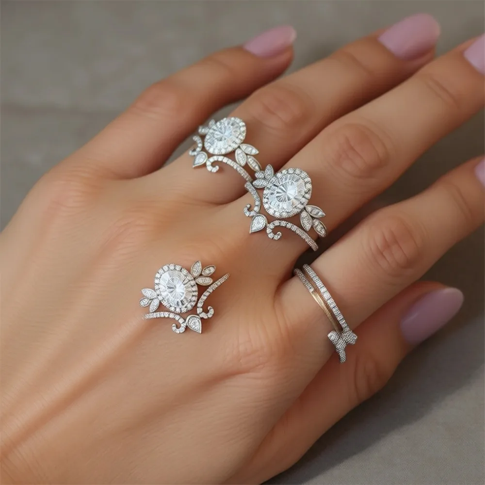 

Набор из двух овальных колец с фианитами в несколько рядов, из стерлингового серебра и 18-каратного золота, в стиле вечной обещающей любви.