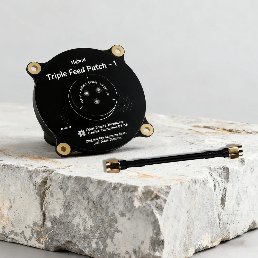เสาอากาศแบบแพทช์ 5.8GHz Triple Feed พร้อมหัวต่อ SMA / RP SMA แบบวงกลมสำหรับแว่นตา FPV Fatshark และโดรน RC