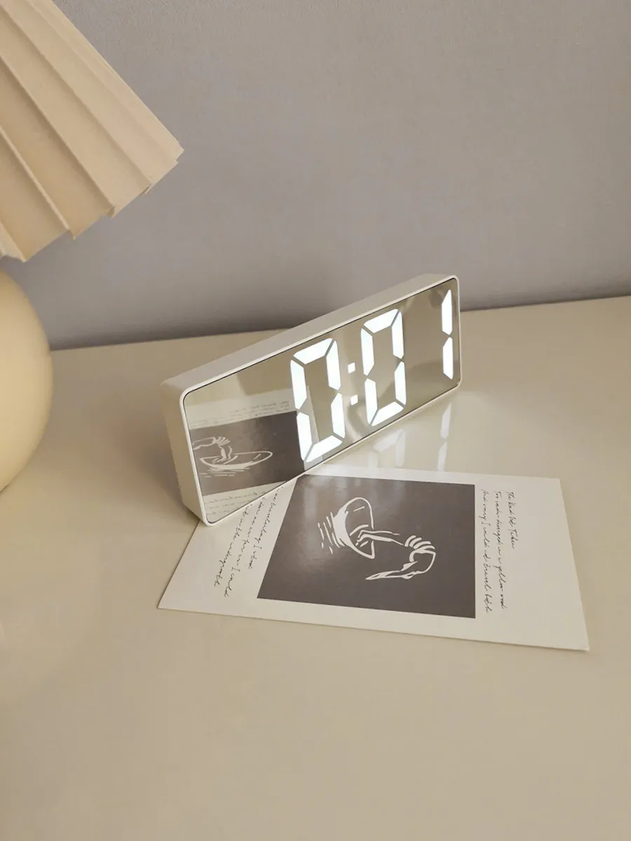 #14 Cheap Desk Clocks Worth Buying