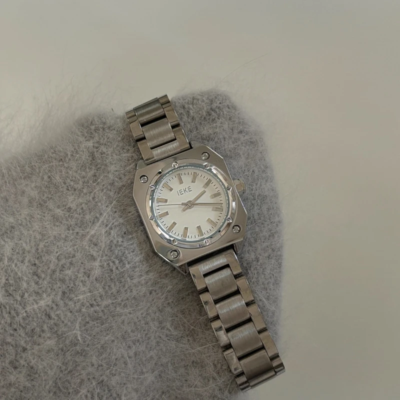 2025 ساعة كوارتز مقاومة للماء هدية عيد ميلاد عتيقة كلاسيكية تريند ساعة نسائية أنيقة وبسيطة وخفيفة فاخرة ريترو