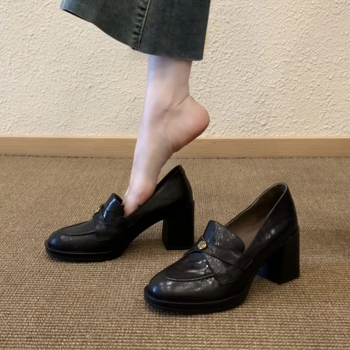 

Retro French Round Head Camellia Le Fu Shoes High Heels Casual Single Shoes Women Coarse Heels Lazy Leather Shoes Women