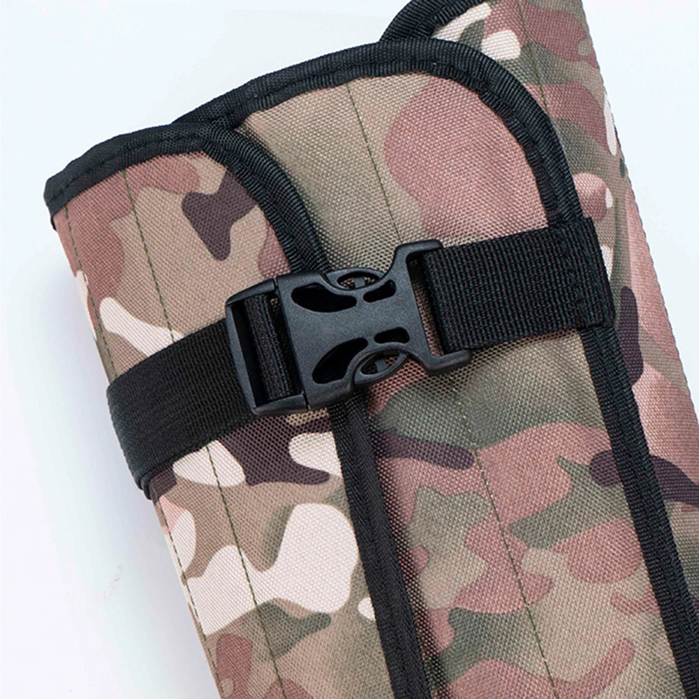 

Устойчивые к атмосферным воздействиям чехлы на ноги с толстыми пряжками, предназначенные для надежной посадки во время походов или скалолазания на открытом воздухе