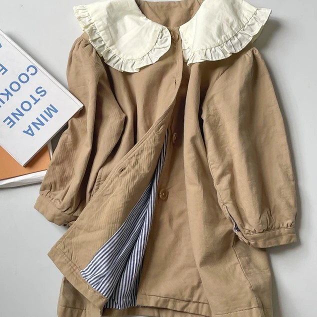 Meninas casaco 2026 primavera e outono novas roupas infantis estilo coreano meninas bebê moda rendas boneca colarinho trench coat
