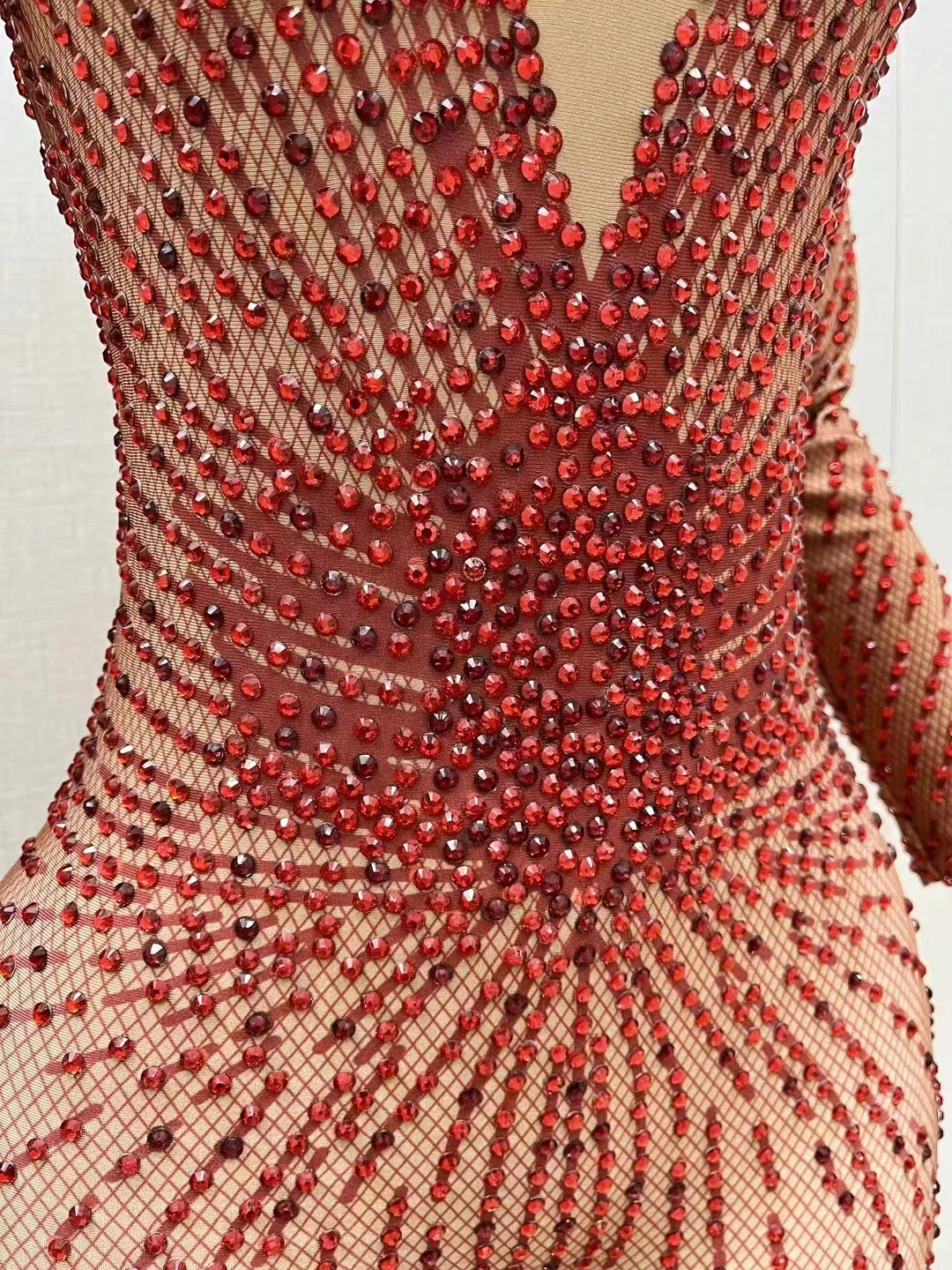 赤いラインストーンレオタードナイトクラブバーパフォーマンスダンス衣装女性の誕生日イブニングクラブパーティージャンプスーツセクシーなショーステージ着用